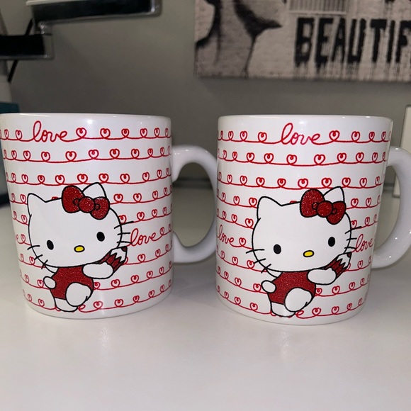 FINAL OFFER!!!! Valentines Day Hello Kitty Love Glitter Mugs Set of 2 - Picture 1 of 3